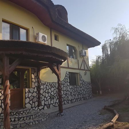 Constantin Si Elena 호텔 Dunavăţu de Jos 외부 사진