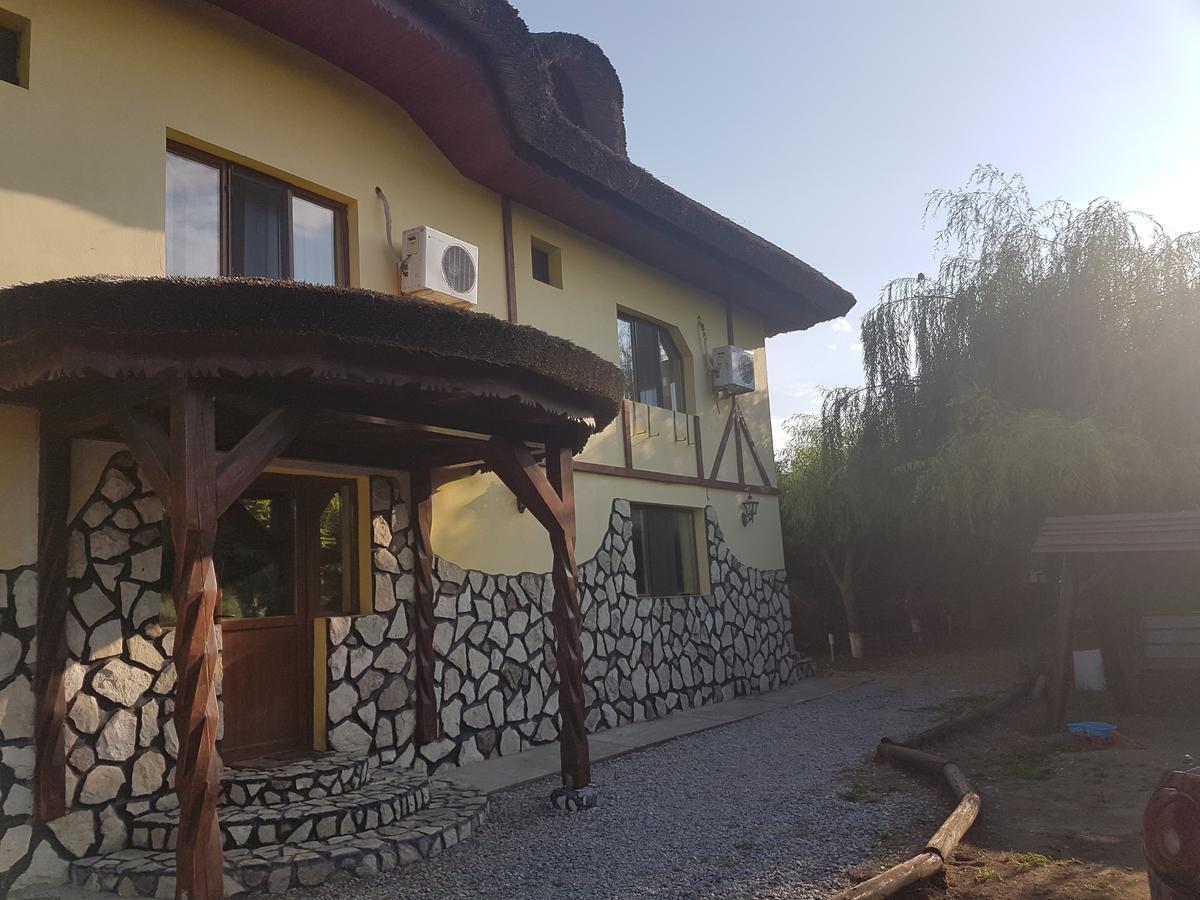 Constantin Si Elena 호텔 Dunavăţu de Jos 외부 사진