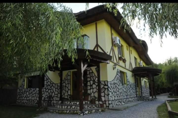 Constantin Si Elena 호텔 Dunavăţu de Jos 외부 사진